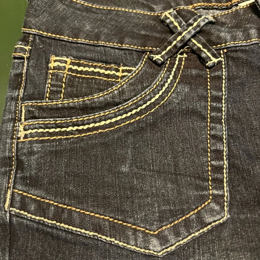 Woman’s Mudd Jean Capris - Picture 11 of 12